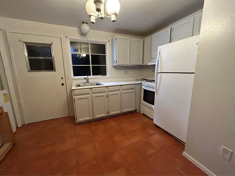 479 S Paseo Madera #C — Photo 4