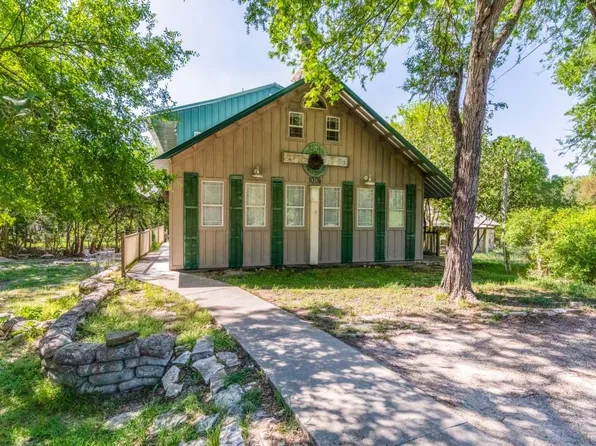 1005 Center Cir, Salado, TX 76571