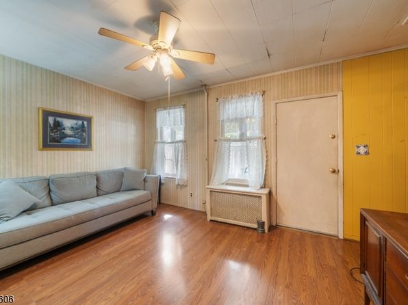 272 Burgess Pl, Clifton City, NJ 07011