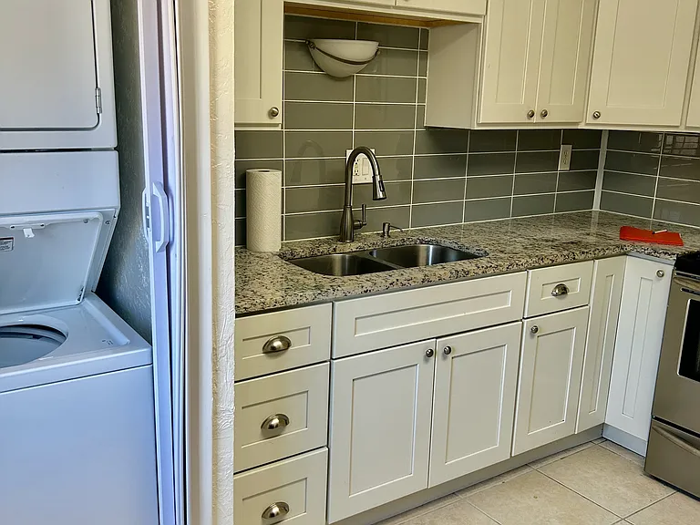216 Orchard St #B — Photo 9