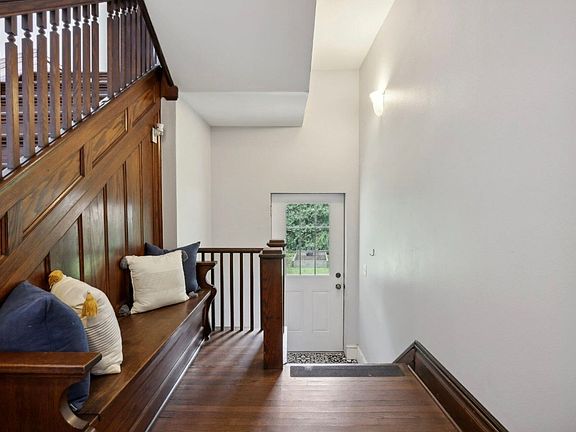 2nd image of 446 W College Ave