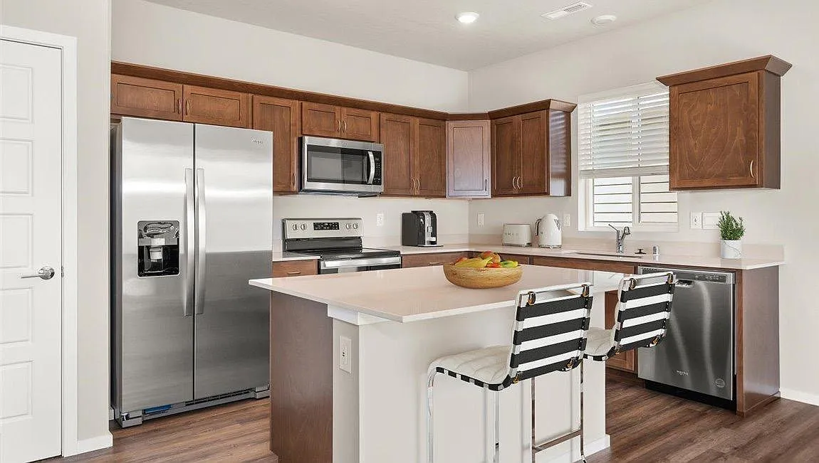 4 bed, 1745 sqft, $2,800 — Photo 4