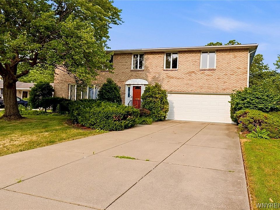 1st image of 115 Foxpoint Dr W