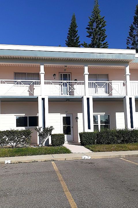 Entry w/Reserved Parking 