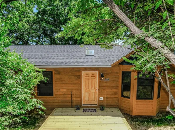 348 Rome Beauty Dr, Linden, VA 22642