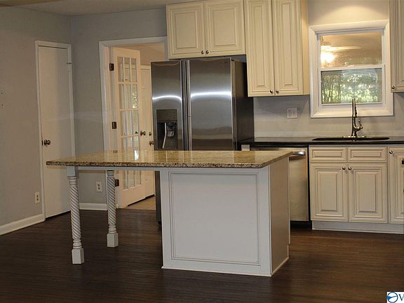 4th image of 3812 Pinedale Dr SW