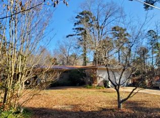 2026 Forest Hills Dr, Fayetteville, NC 28303