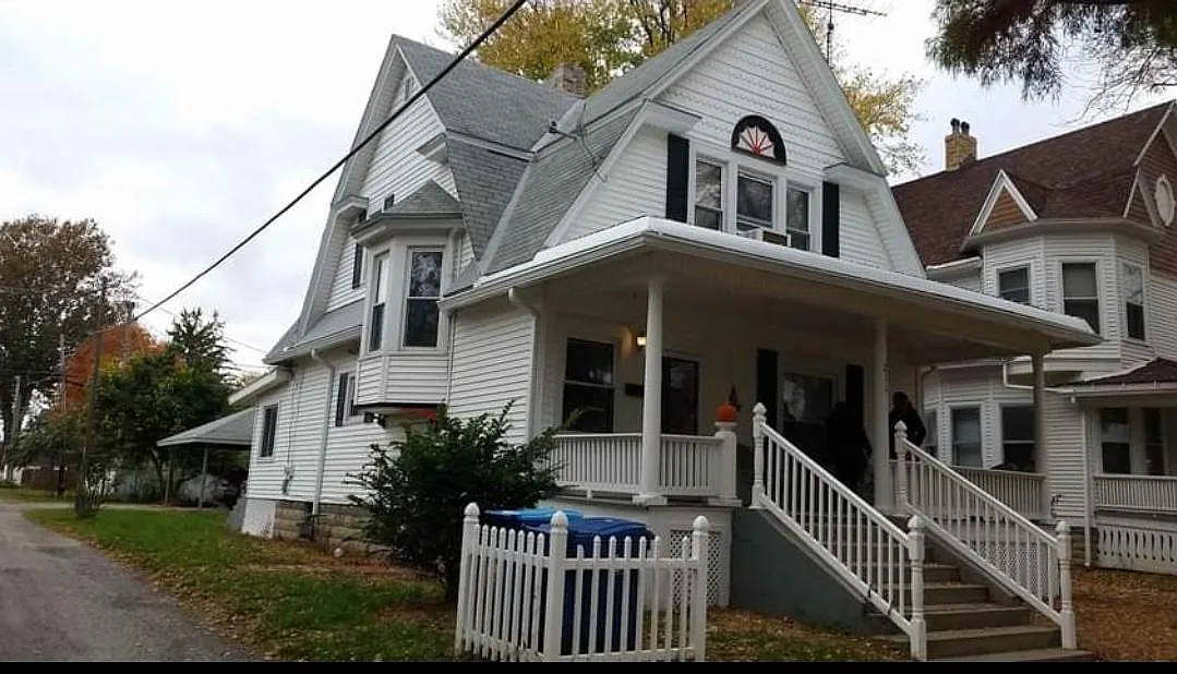 211 S Johnson St photo 1