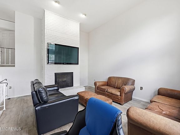 5th image of 1025 Bay Avenue