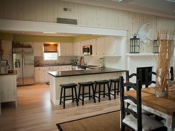 4th image of 1048 Parker Dr. #North Litchfield Beach