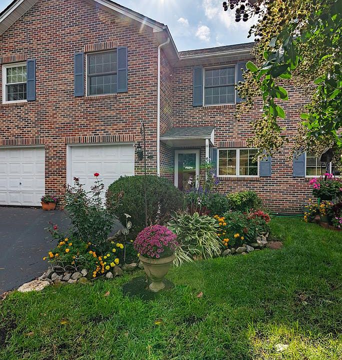 1st image of 694 Thompson Dr #11