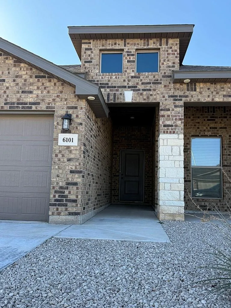 3 bed, 2.0 bath, 1997 sqft, $2,800 — Photo 3