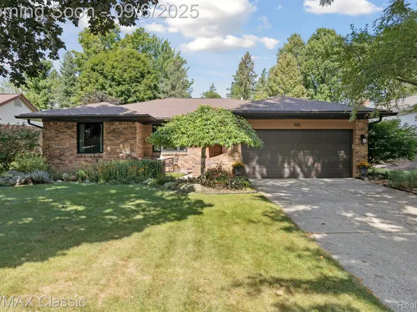 806 Abbey Ln, Milford, MI 48381