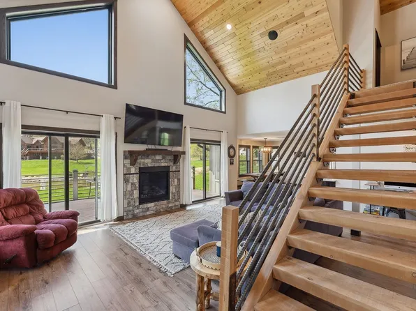 S952 W Redstone Dr, La Valle, WI 53941