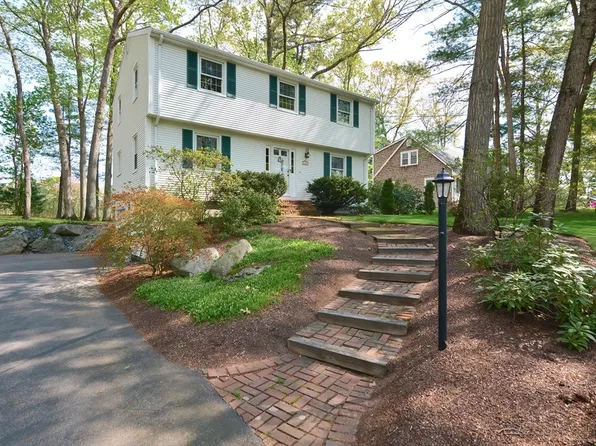 148 Horace Darling Dr, North Attleboro, MA 02760