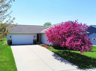 2048 Cambridge Ct, Reedsburg, WI 53959