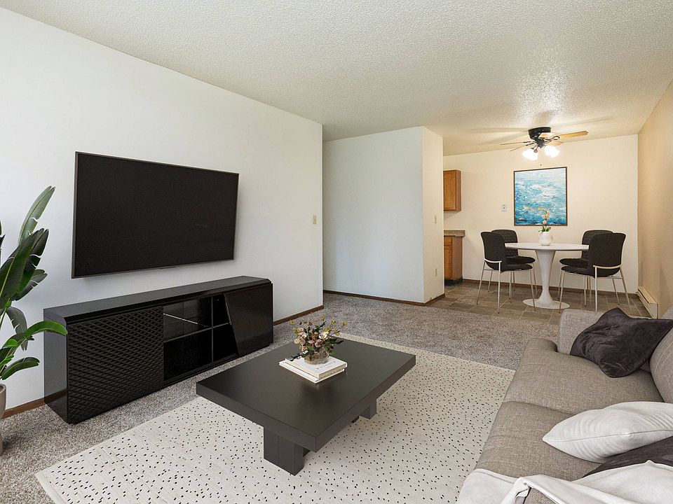 Fargo, ND Maplewood Bend Apartments | Living