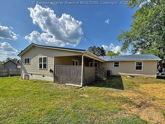 3rd image of 34 Pinewood Cir