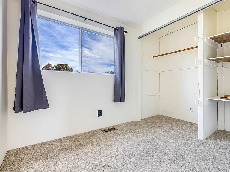1033 Columbia Ave — Photo 3