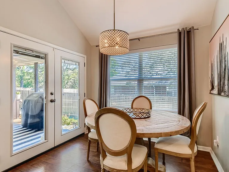 9013 Ovalla Dr — Photo 10