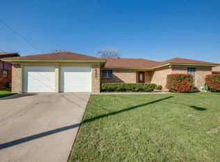 527 Lynnewood Ave, Burleson, TX 76028