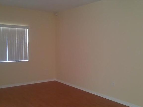 2nd image of 832 SW 7th Plz