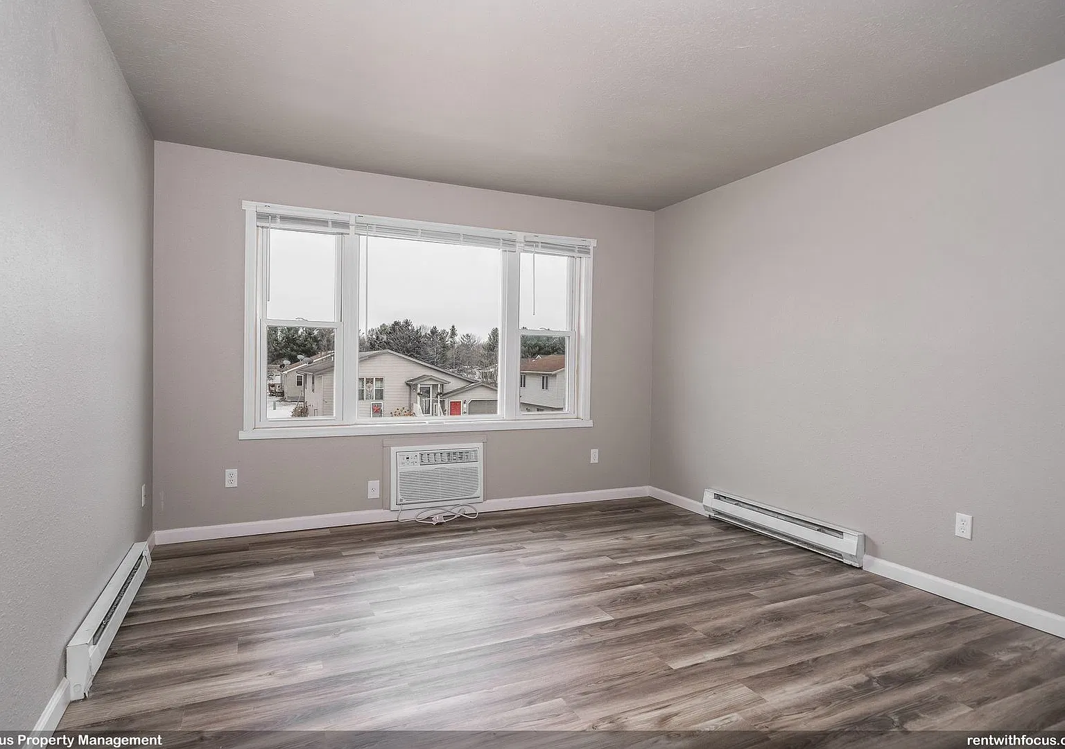 505 Oakridge Lane — Photo 3