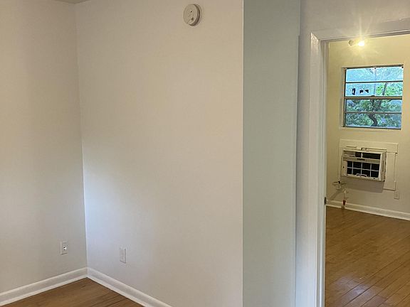 3rd image of 1903 Anita Dr APT 4