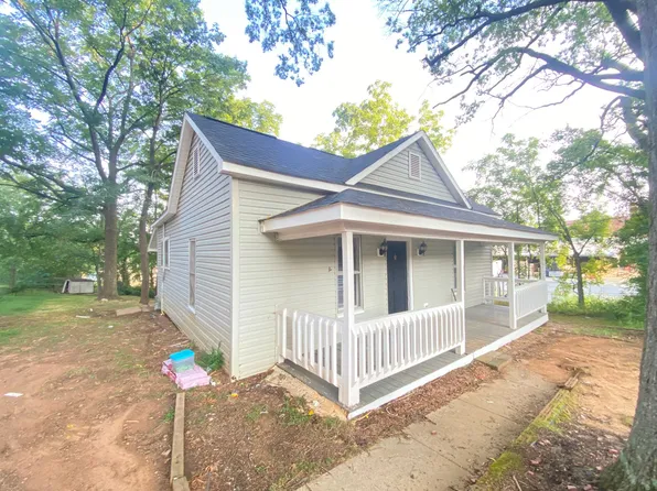 830 8th St, Statesville, NC 28677