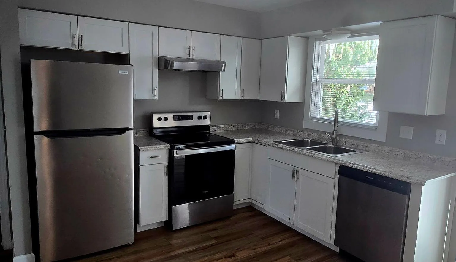 1363 Vineland Ct SE - 1365 Vineland — Photo 2
