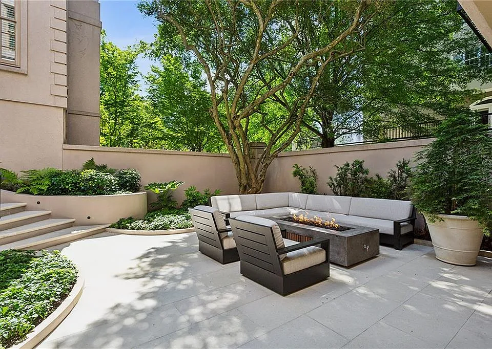 2525 Peachtree Rd NE #32