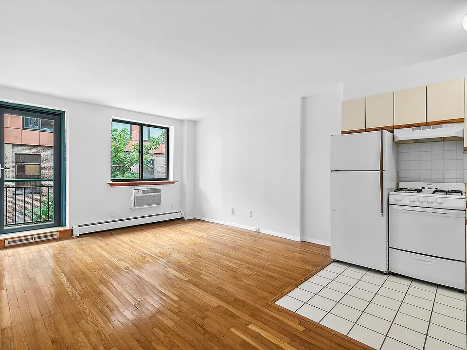 325 W 51st St #2C