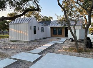 506 E King St, Rockport, TX 78382