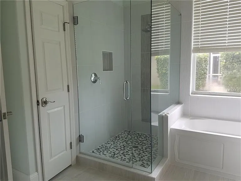 508 Cedar Woods Dr — Photo 17