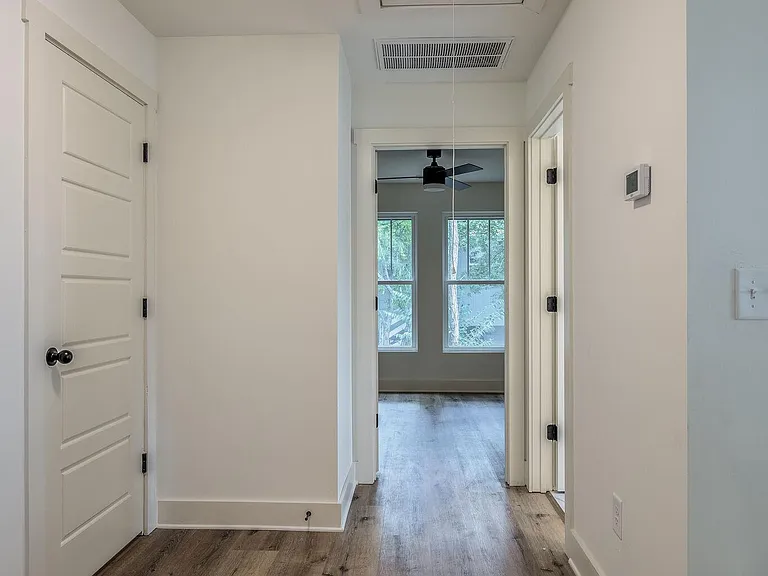 1209 Debow St — Photo 10