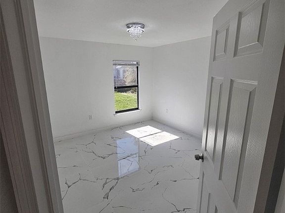 5th image of 915 Wagner Ave
