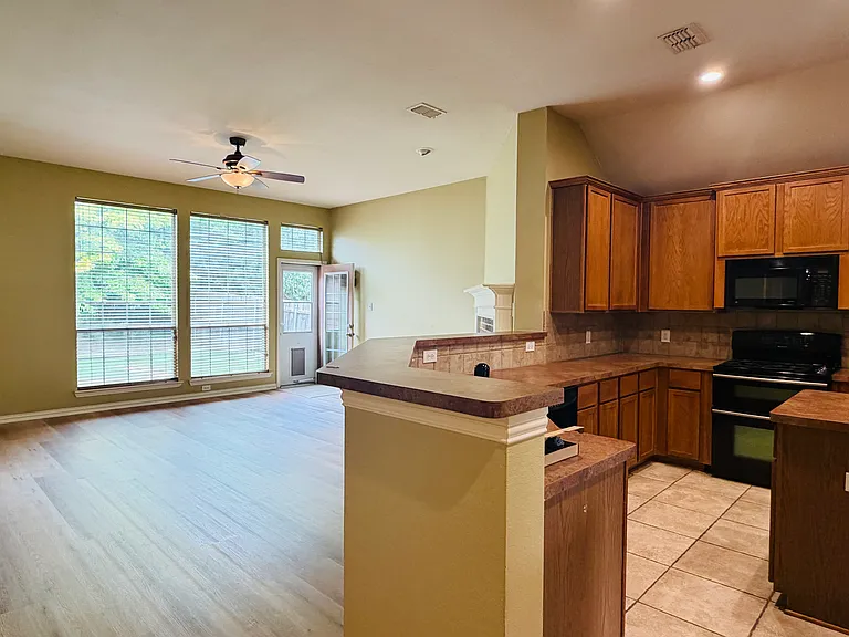 6517 Briar Lake Trl — Photo 10