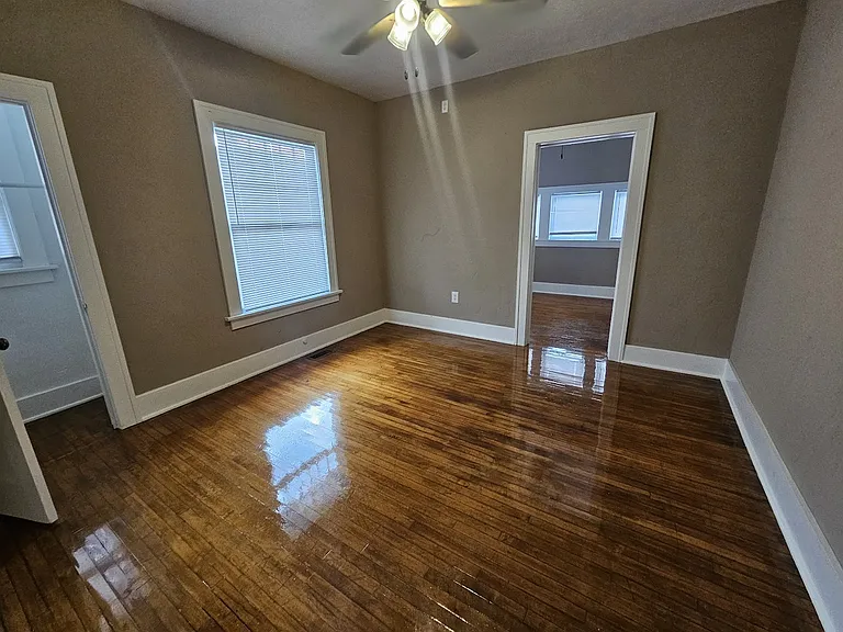 2915 N Harvey Pkwy — Photo 30