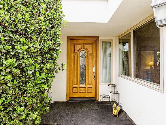 3rd image of 865 Garnet Ave