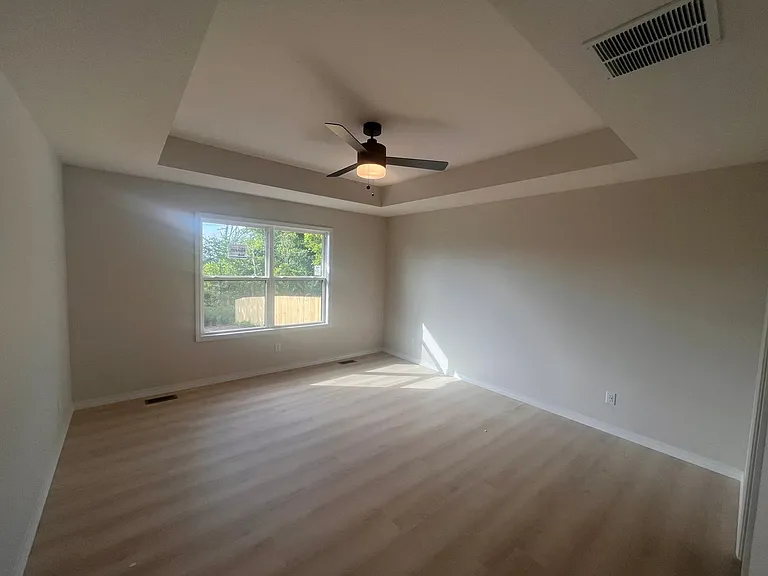 648 W Brook Hollow Rd — Photo 9
