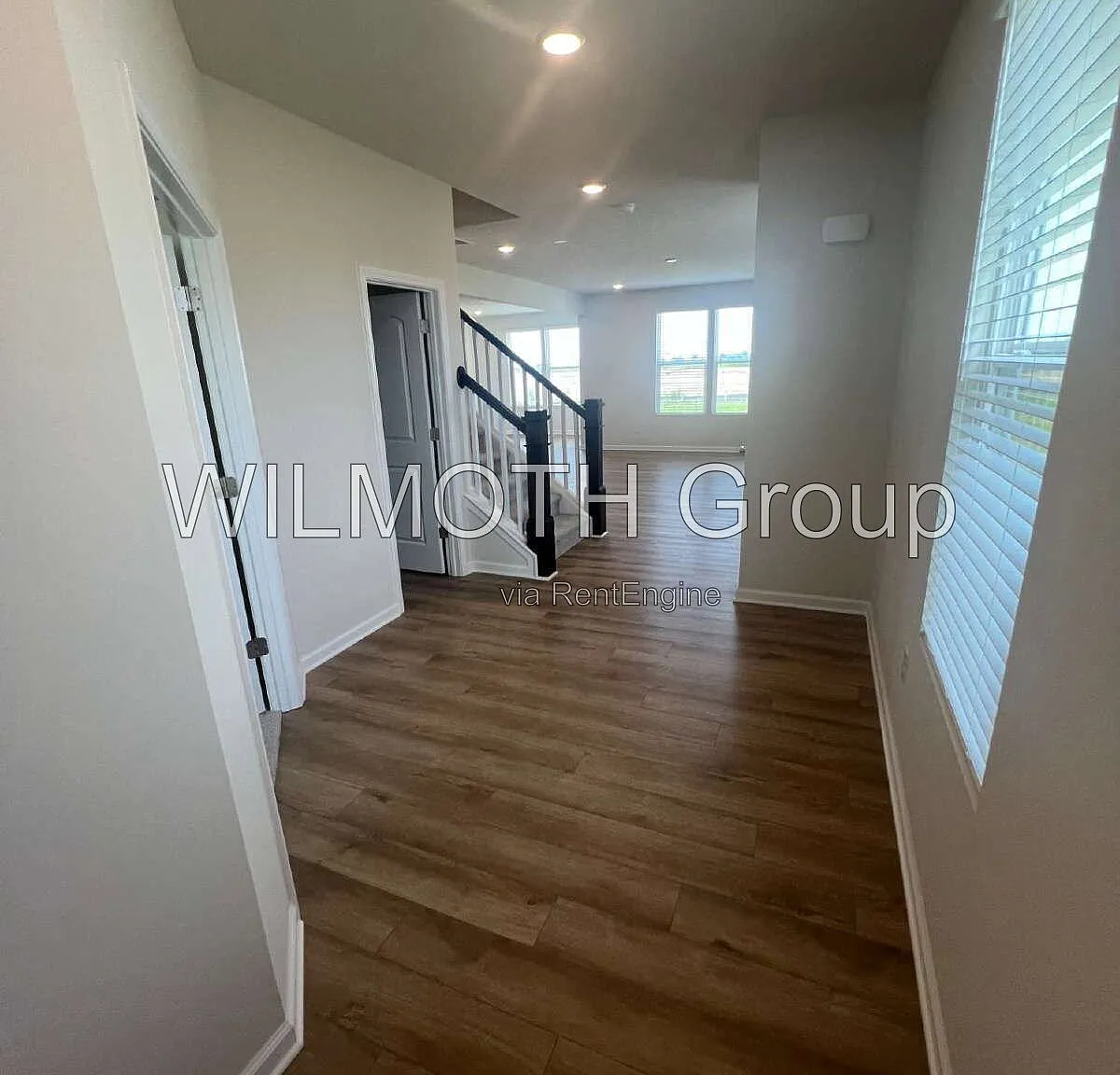 4 bed, 2.5 bath, 2644 sqft, $3,000 — Photo 2