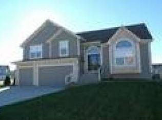 2501 SW Current Ln, Lees Summit, MO 64082
