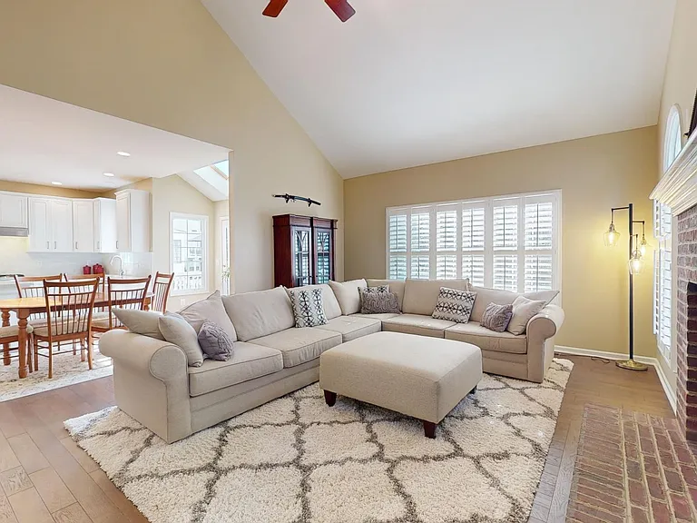 43911 Camellia St — Photo 19