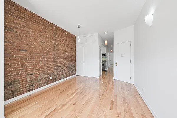 Rented by Oxford Property Group | media 10