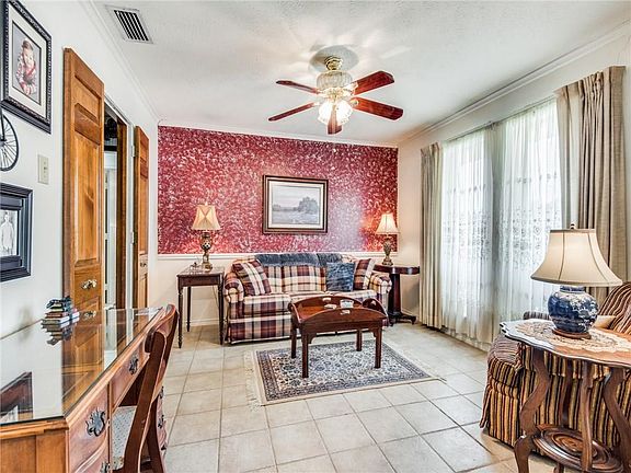4th image of 2408 Canterbury Dr
