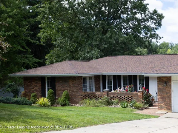 1070 Lake Marie Dr, Horton, MI 49246