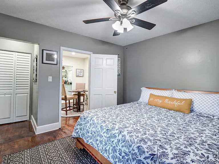 2518 Lester St — Photo 13