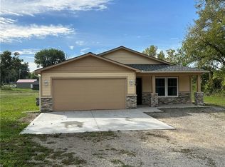 134 W 4th St, Pomona, KS 66076