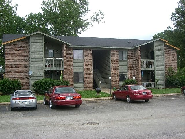 2nd image of 176 Gate St