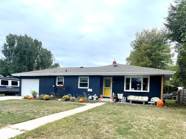 2021 9th St, Marinette, WI 54143